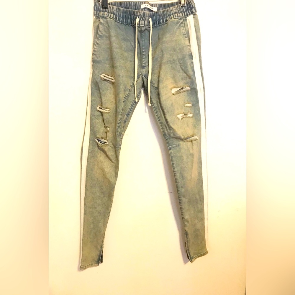 Mens or teens jeans size small..